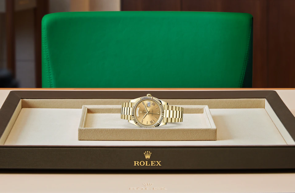 DAY-DATE 40 gold roman dial - Image 4
